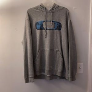 Oakley hoodie size xl